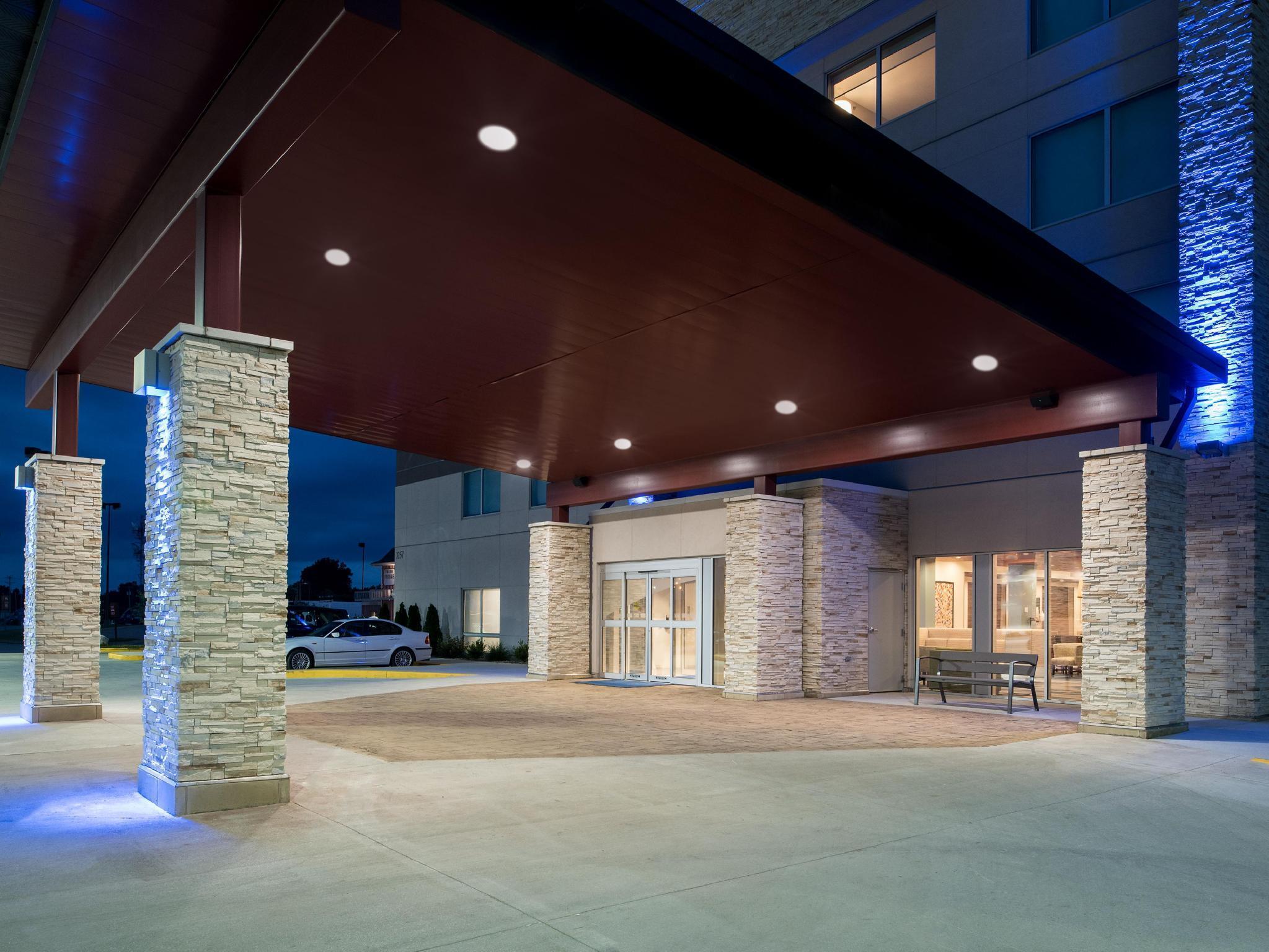 Holiday Inn Express & Suites Kingdom City By Ihg Εξωτερικό φωτογραφία